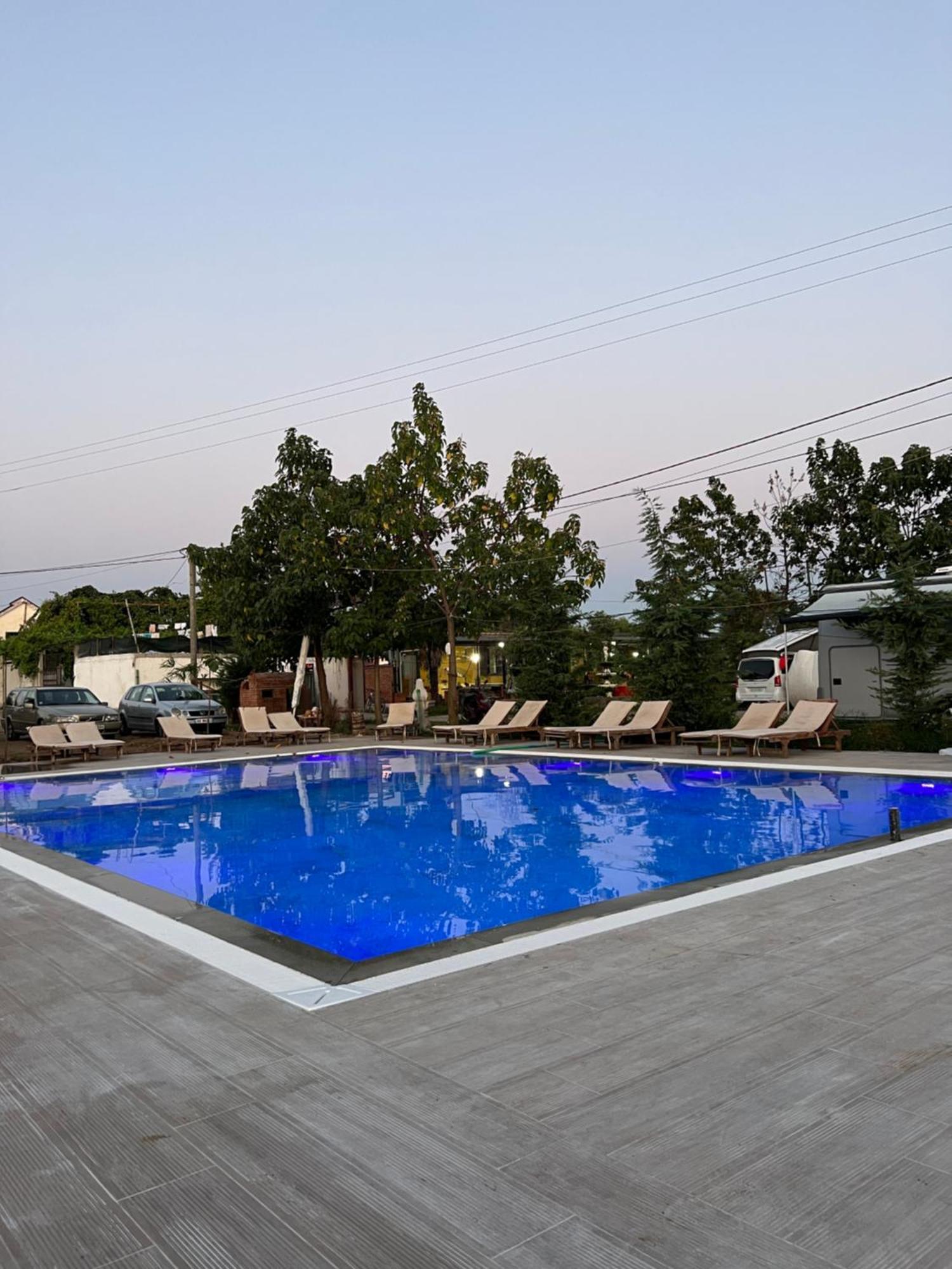 Windmill Shkodra Gesthouse Camping & Grill Exterior foto